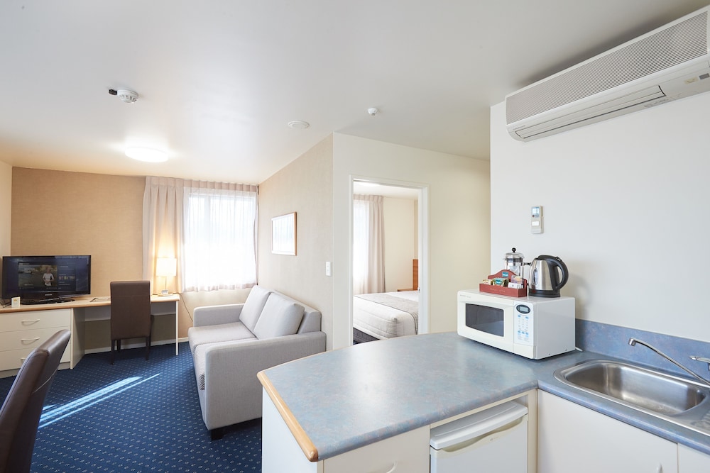 Ventura Inn Suites Hamilton 16/25