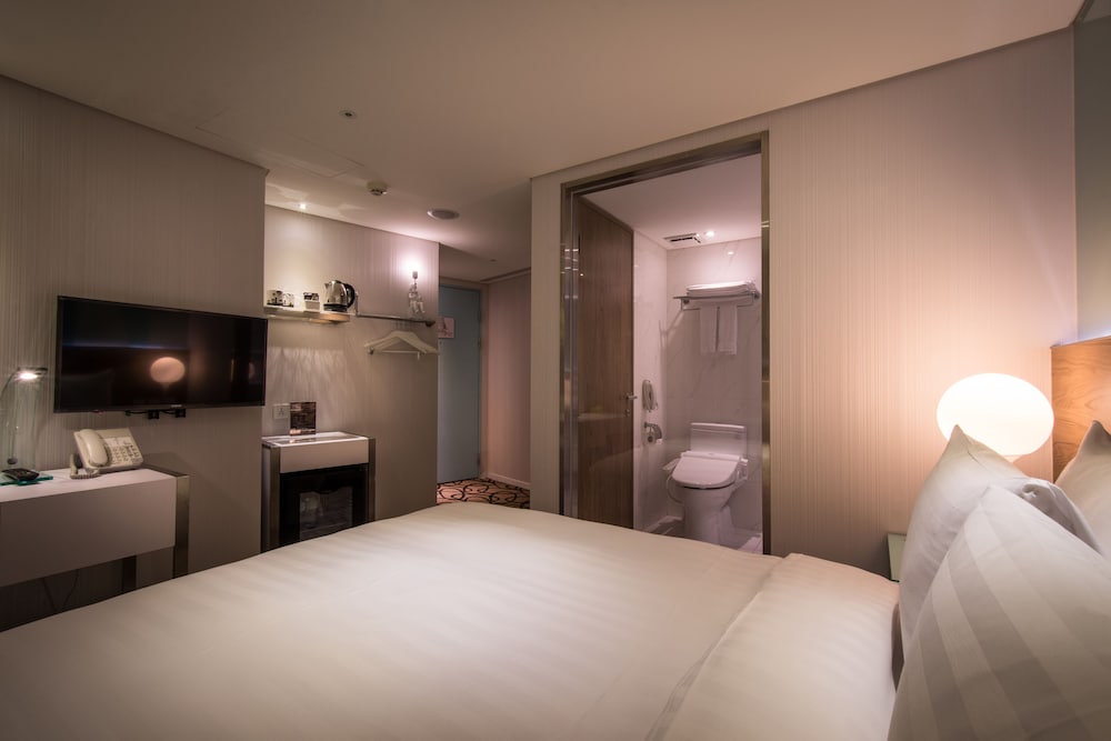 GREEN WORLD HOTEL ZHONGHUA 41/80