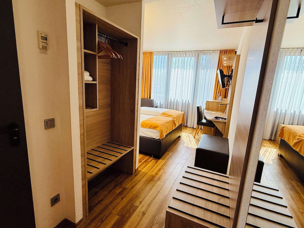 Arvena Messe Hotel 18/30