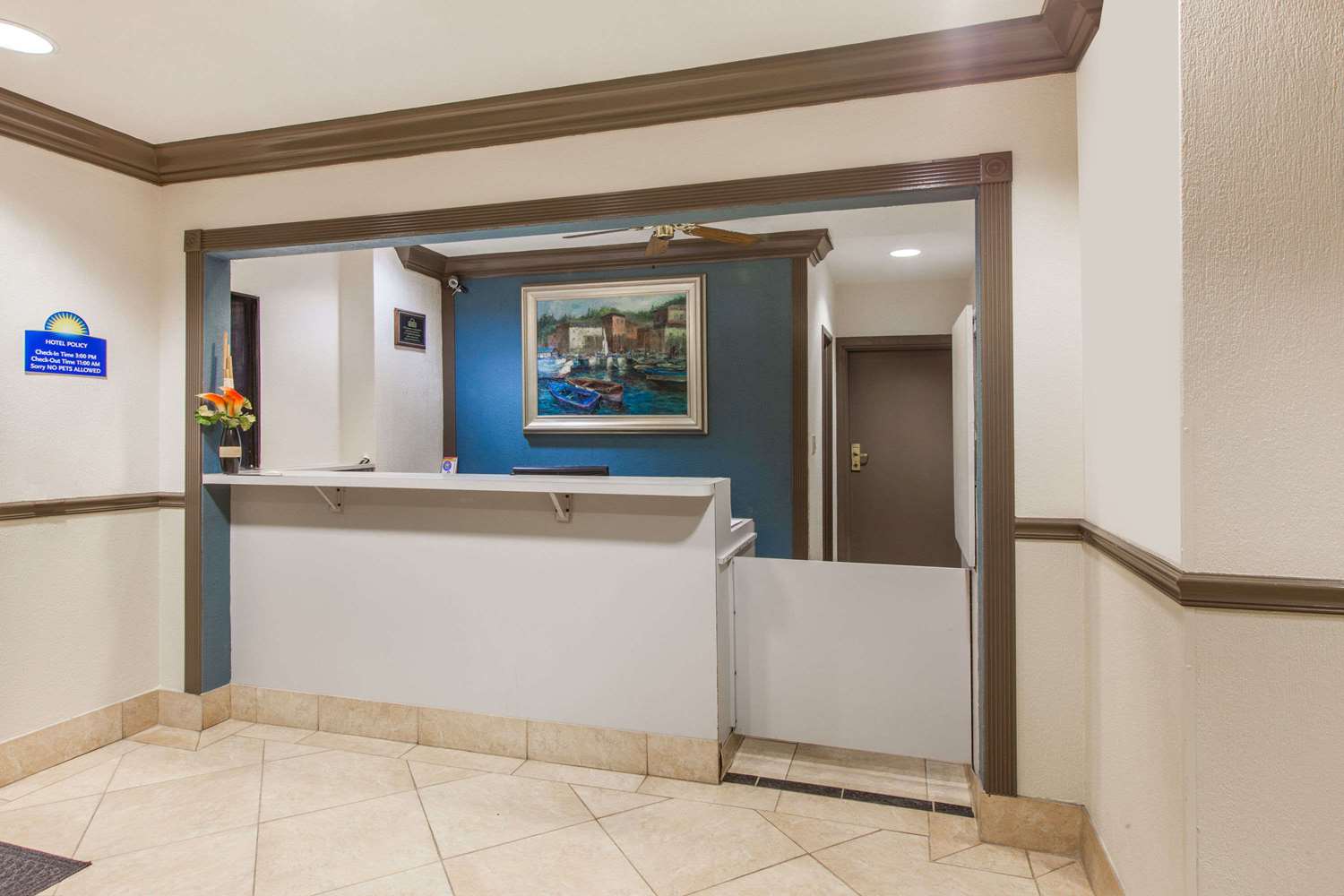 Days Inn & Suites by Wyndham NASA Space Center Houston 2/17