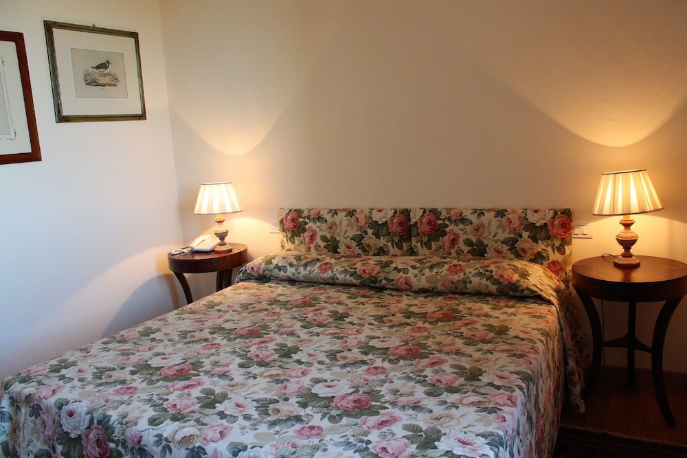 SEMI ROOM, SINGLE, SEMI DOUBLE BED