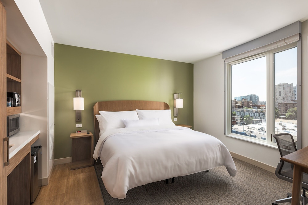 STUDIO, KING BED, ACCESSIBLE