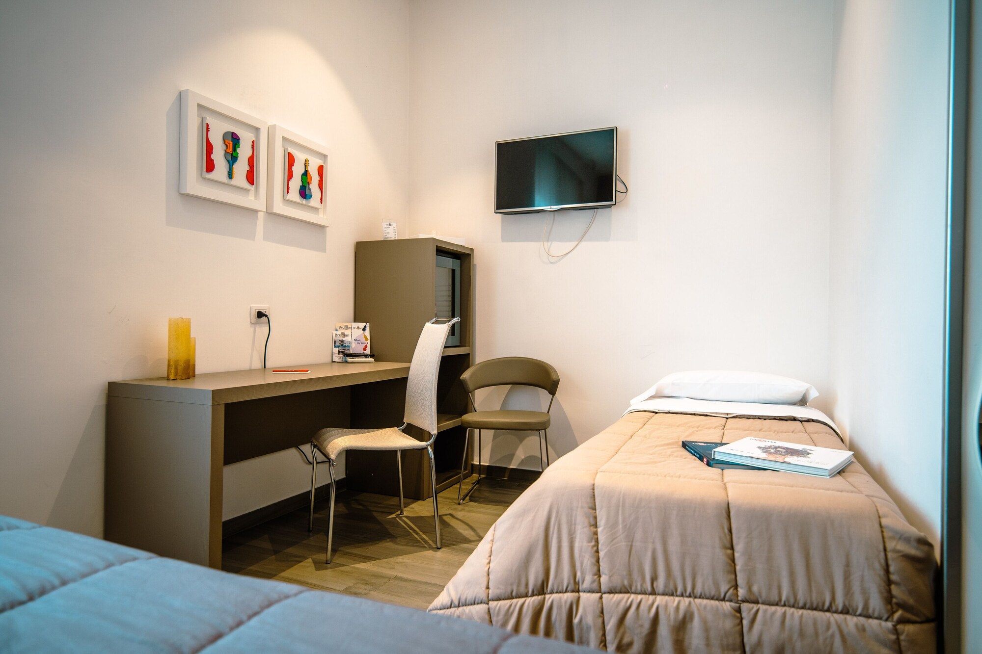 غرفة كومفورت بسرير كوين وسرير فردي، Hotel Bruman Salerno 5/7