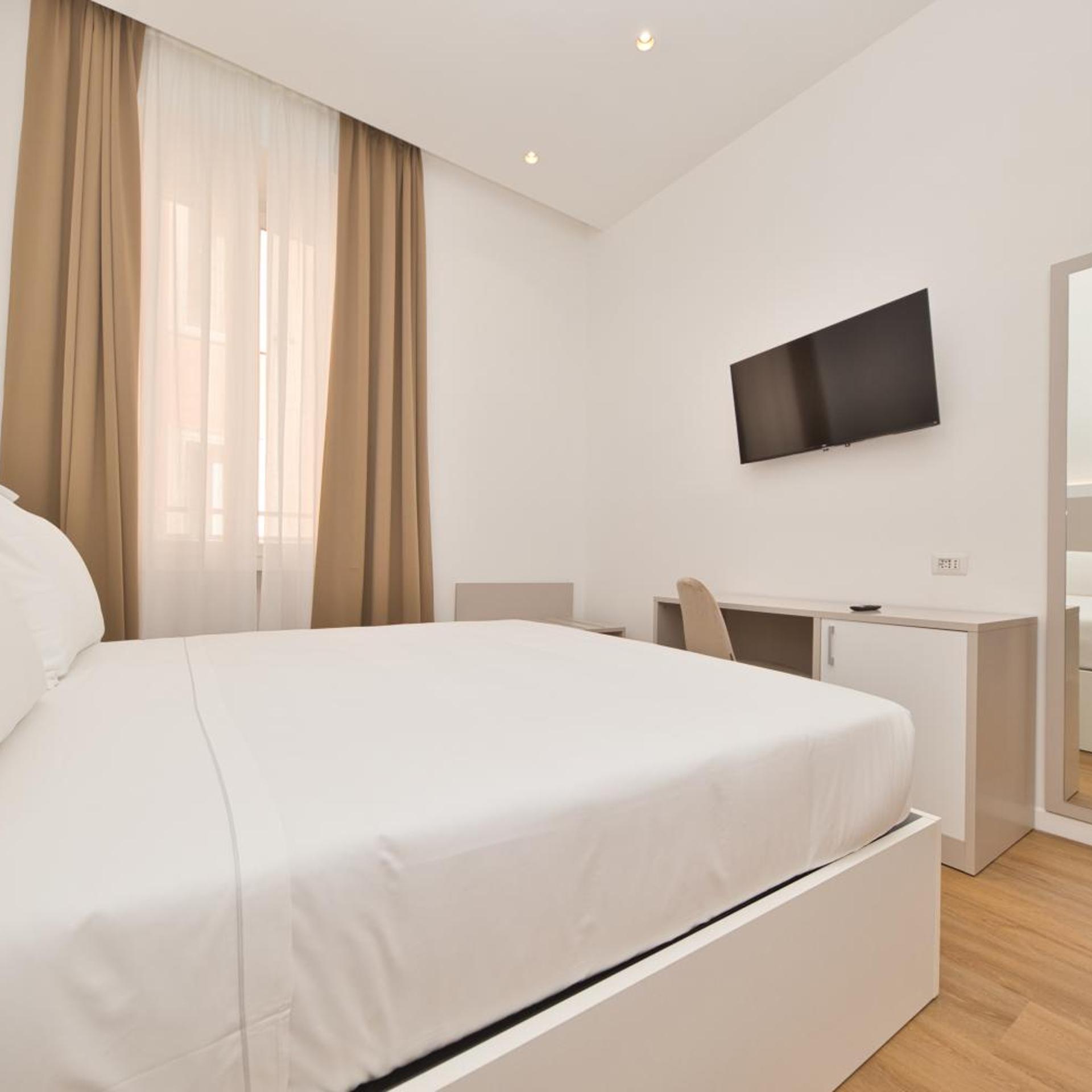 DELUXE, DOUBLE BED