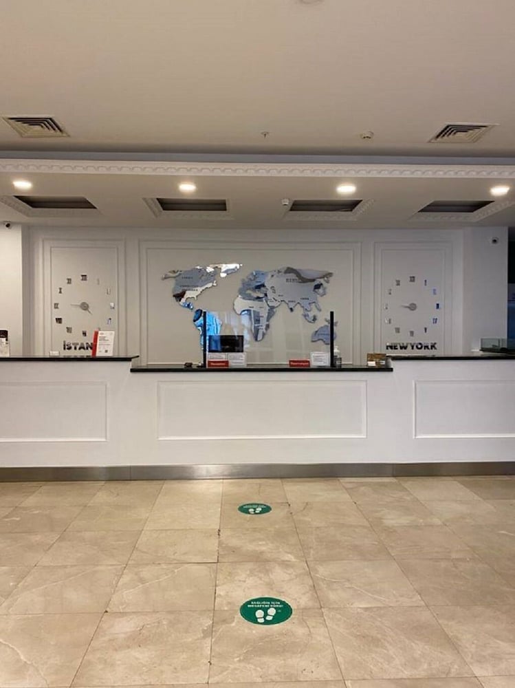 Paradise Island Hotel 6/50