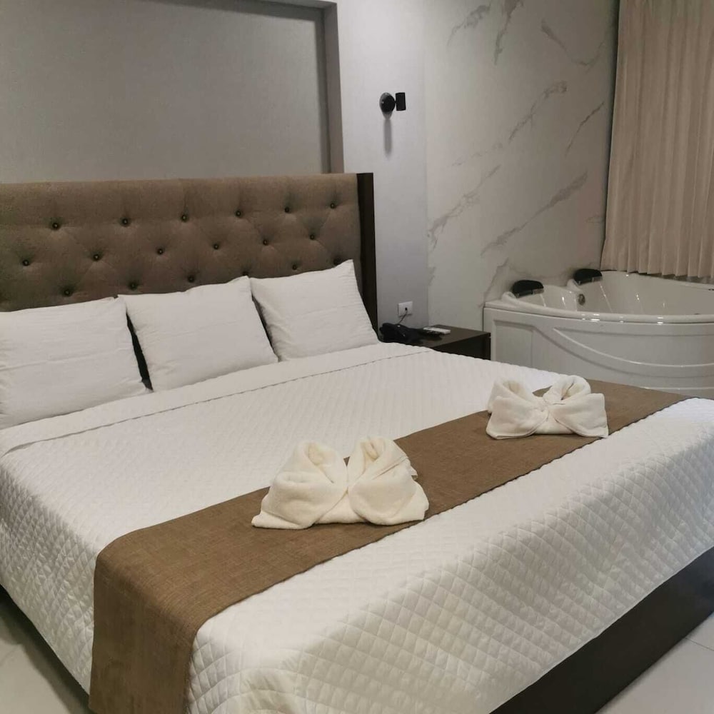 Hotel Cayuga 17/50