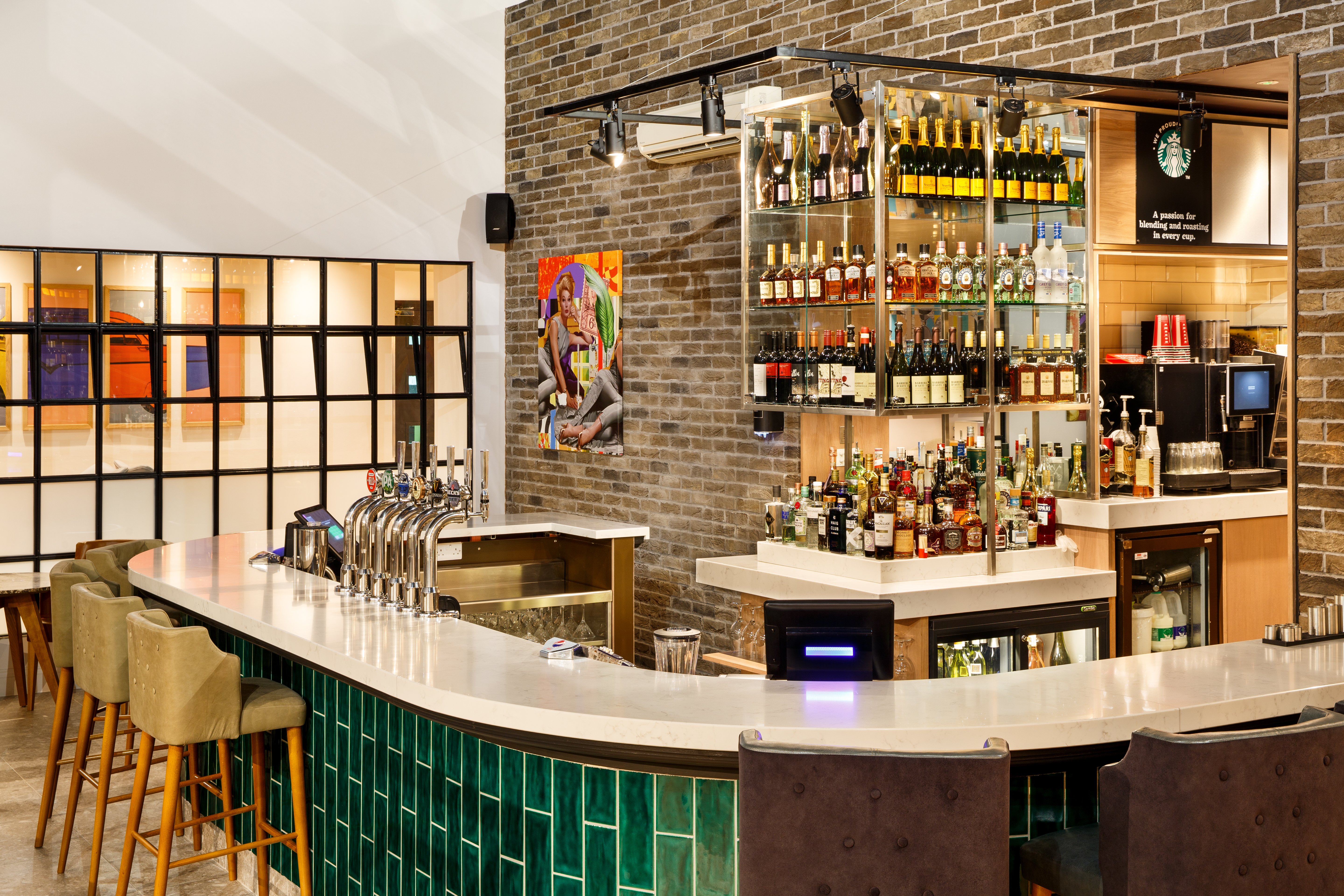 HOLIDAY INN BRENTWOOD M25, JCT 28 4/74