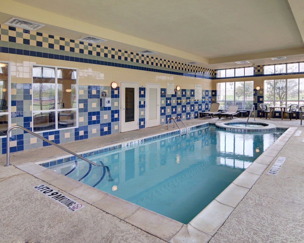 Comfort Inn Suites Near Lake Lewisville 1/43