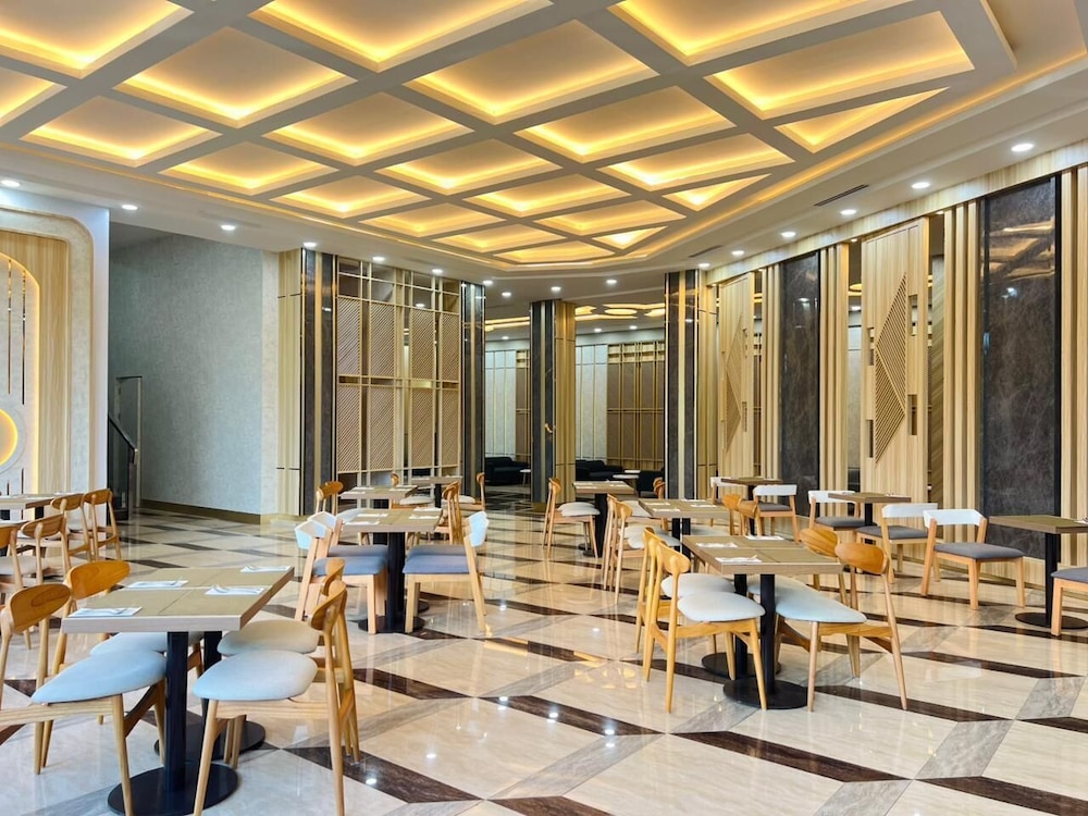 THE BELAGRI HOTEL AND CONVENTION 44/62