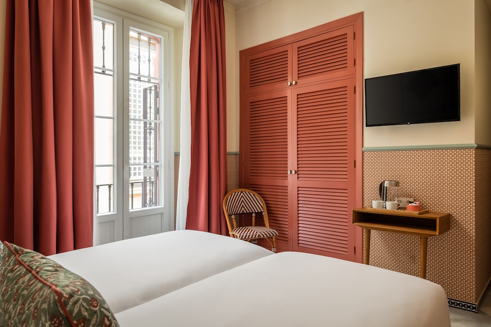 Basic, Twin Beds, Hotel Abril 2/2