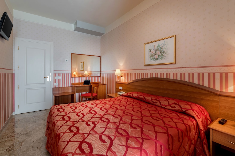 Hotel Tiffany 8/43