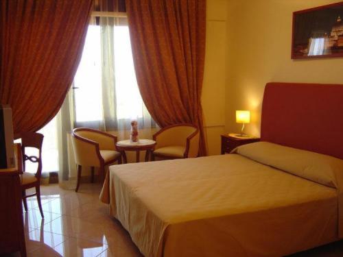 ROOM, TRIPLE