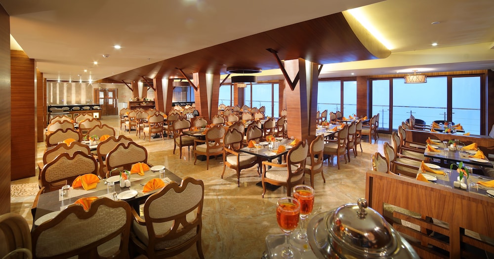 Amber Dale Luxury Hotel and Spa, Munnar (ex PLUM JUDY - THE LEISURE HOTEL) 46/50