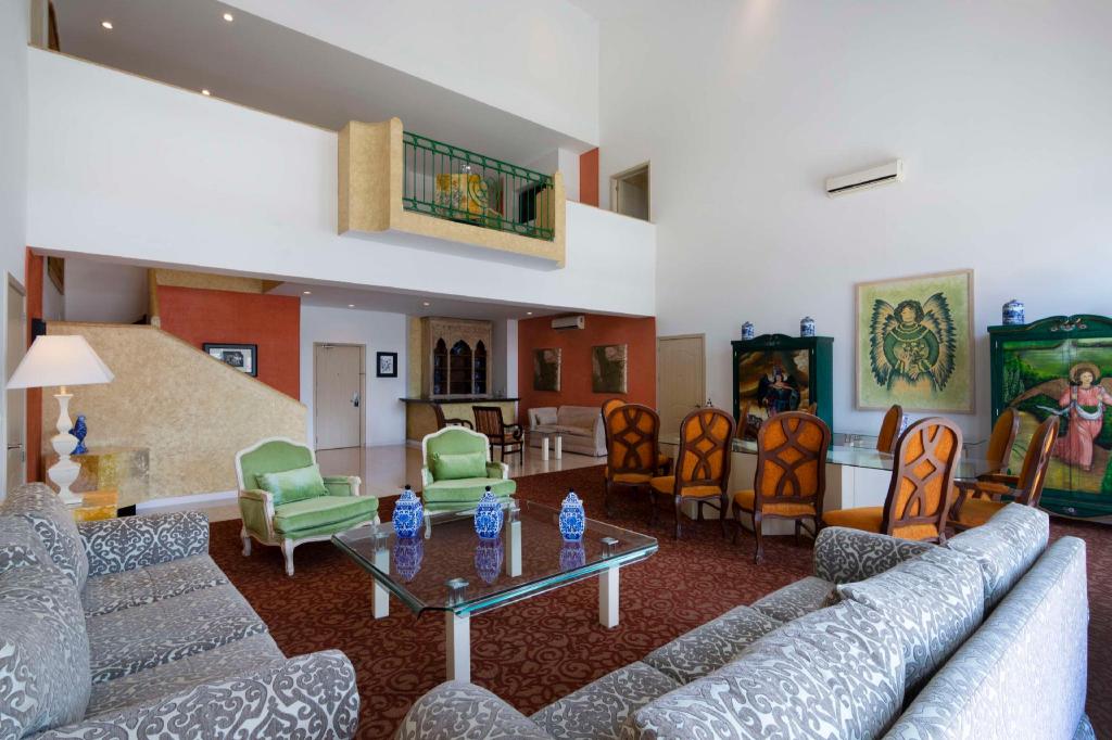 2 BEDROOMS, PRESIDENTIAL, SUITE, 2 DOUBLE BEDS, KING BED