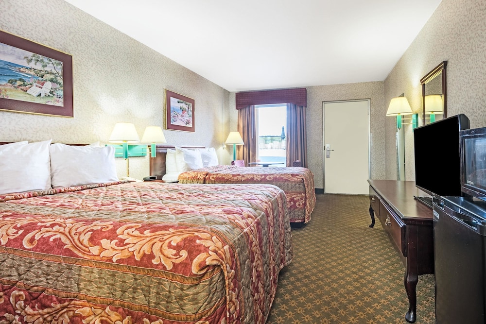 Days Inn by Wyndham Greenville AL 9/33