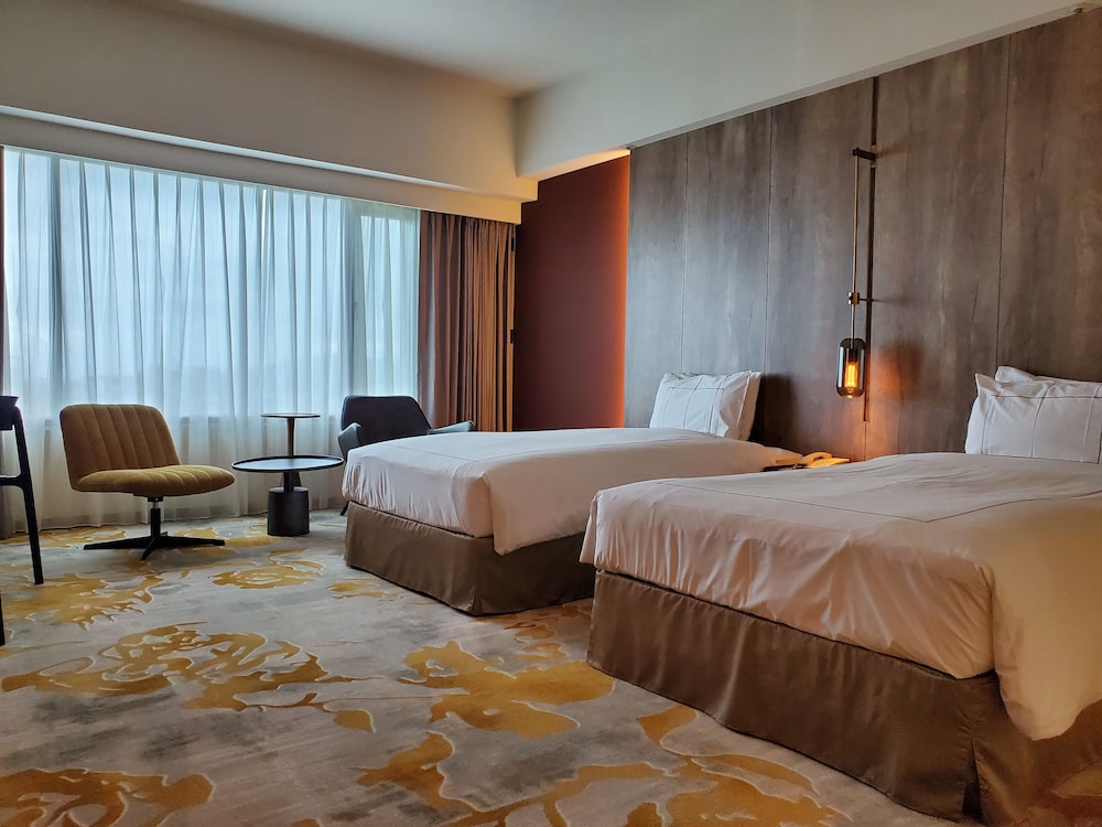 Deluxe, Twin Beds, Bathtub