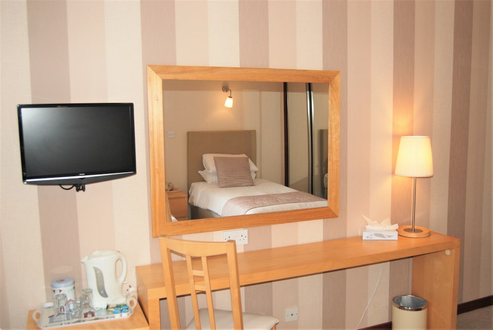 Kingswood Hotel 24/32
