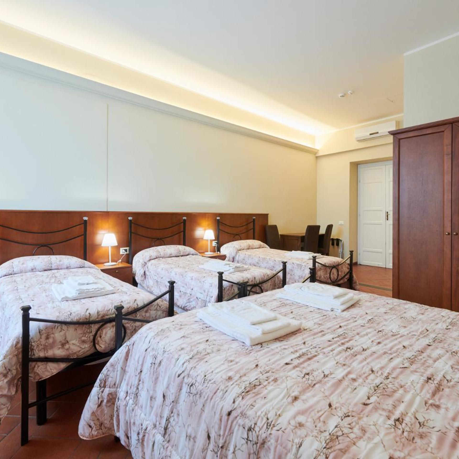 Room, Quintuple