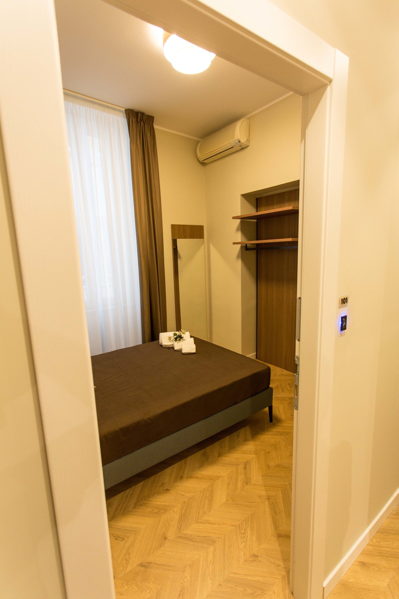 Comfort, Single, Queen Bed, Private Bathroom
