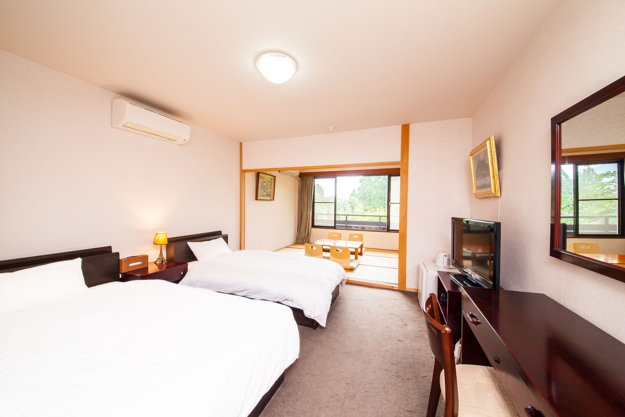 JAPANESE WESTERN, 4 FUTON BEDS