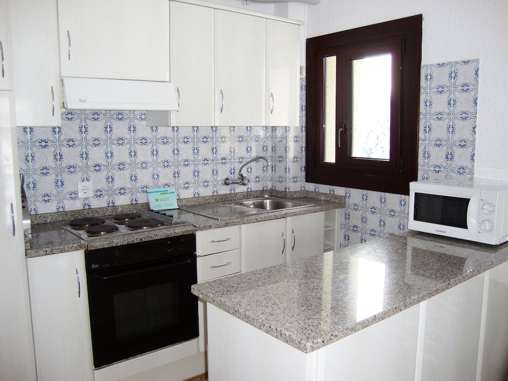 APARTAMENTOS ARINSAL 3000 56/58