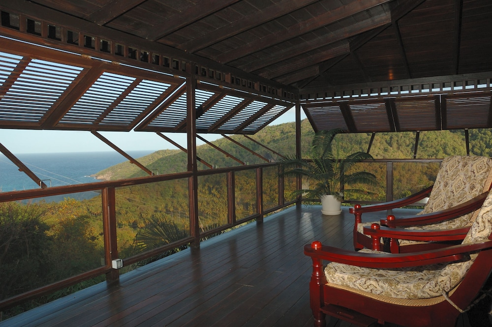 SPRING HOUSE BEQUIA 22/50