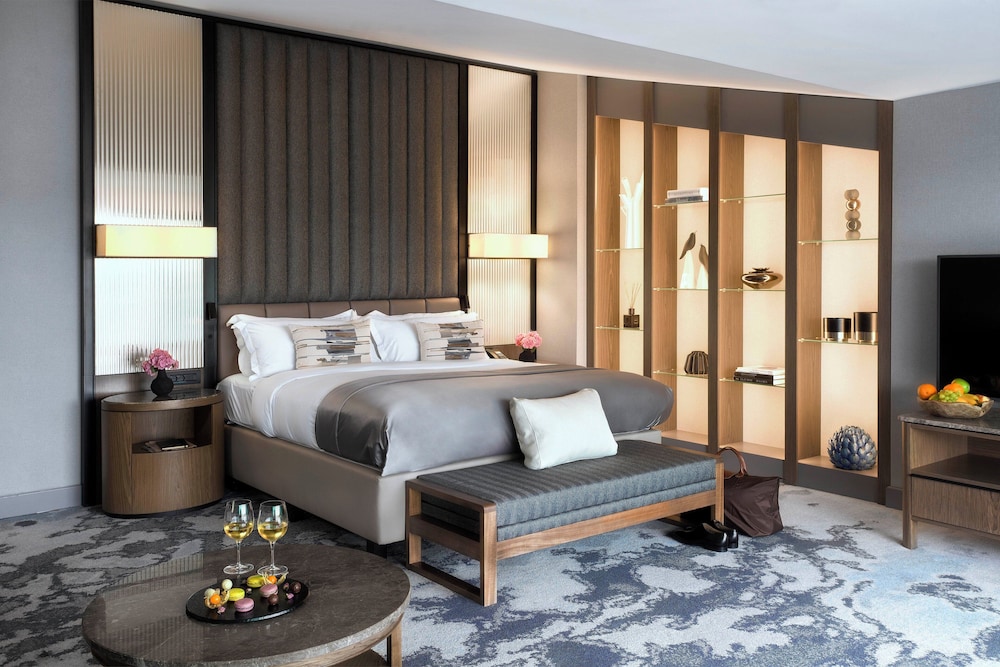 Suite, King Bed, Cathedral View, Terrace