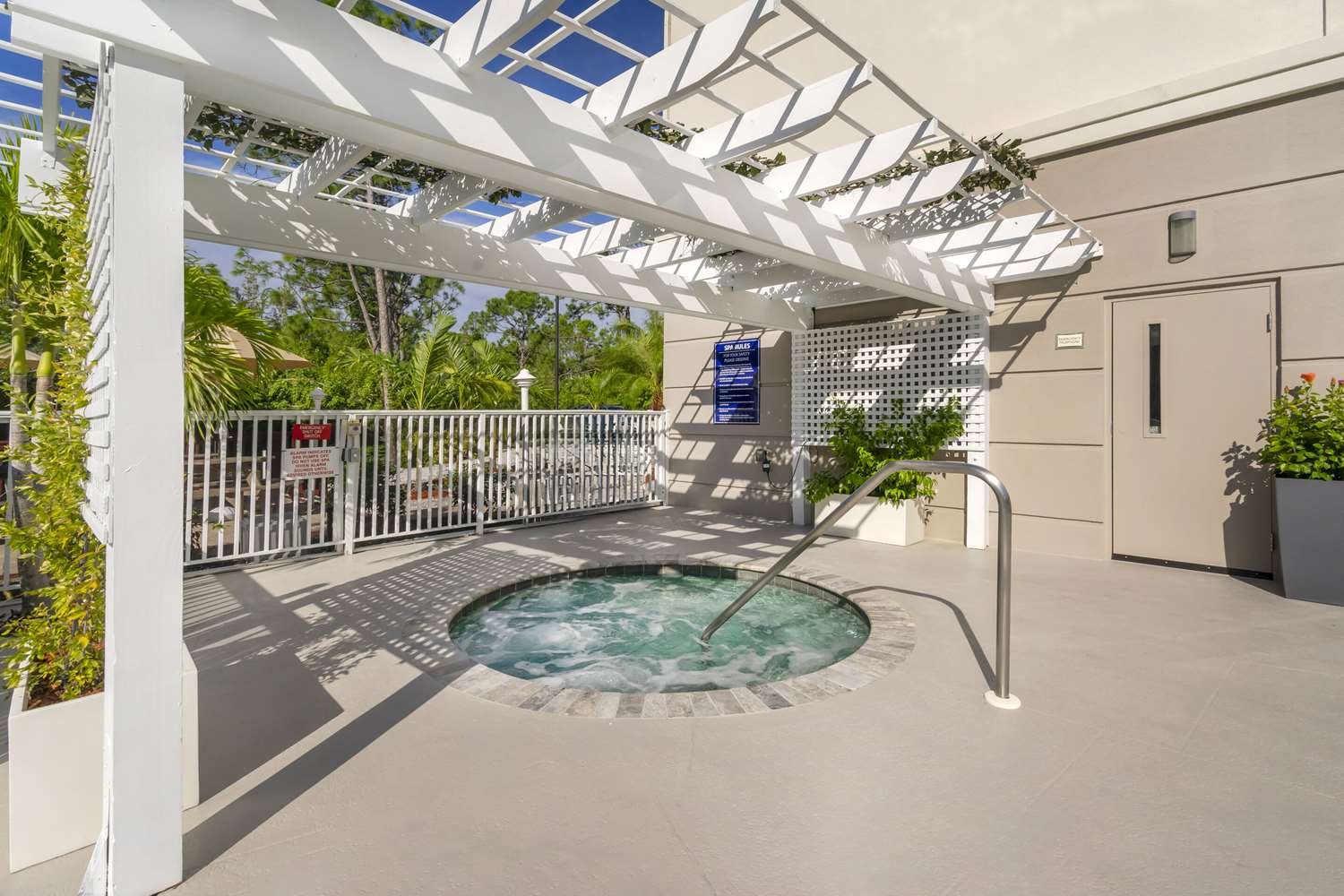swimming pool spa