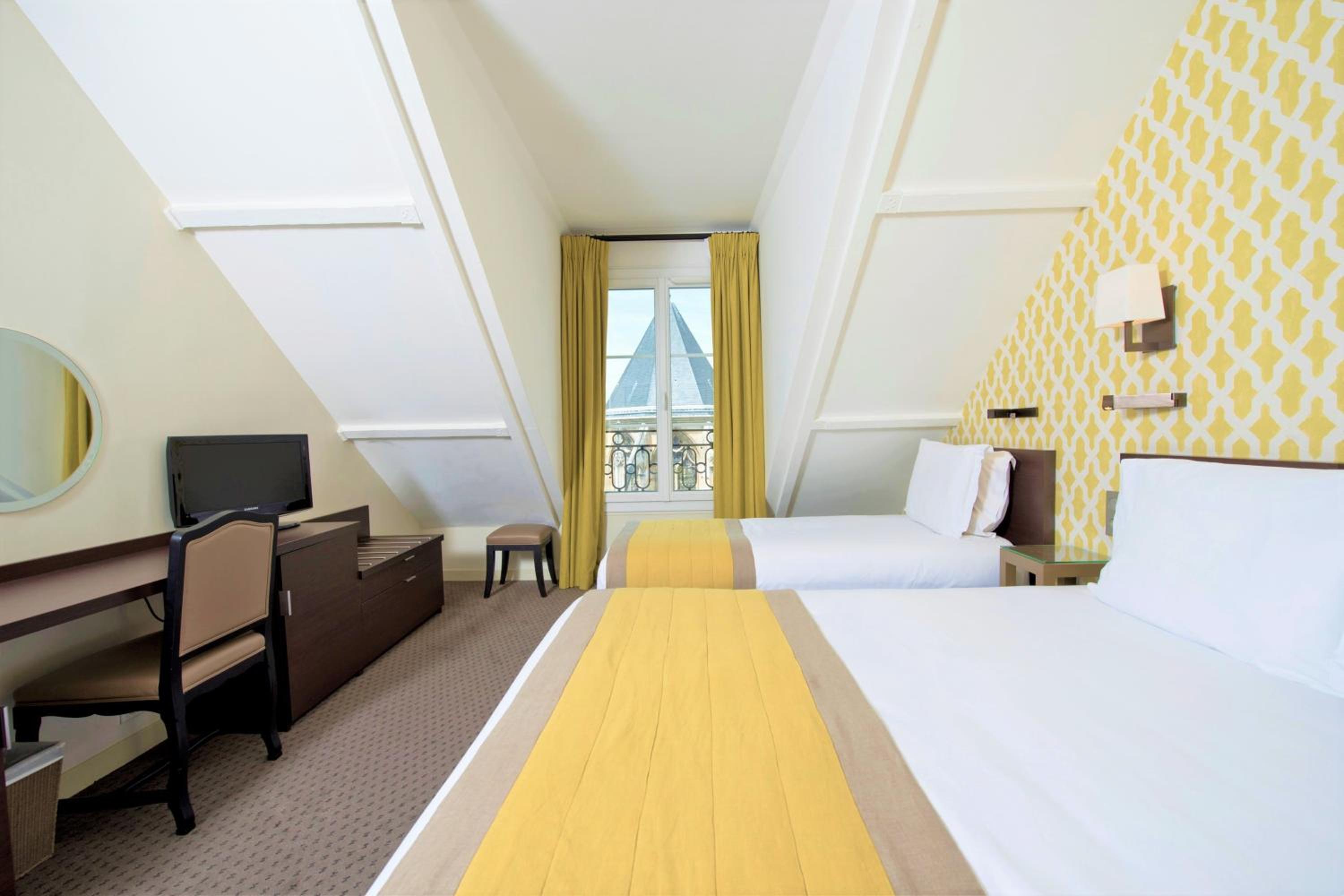 Room, Triple
