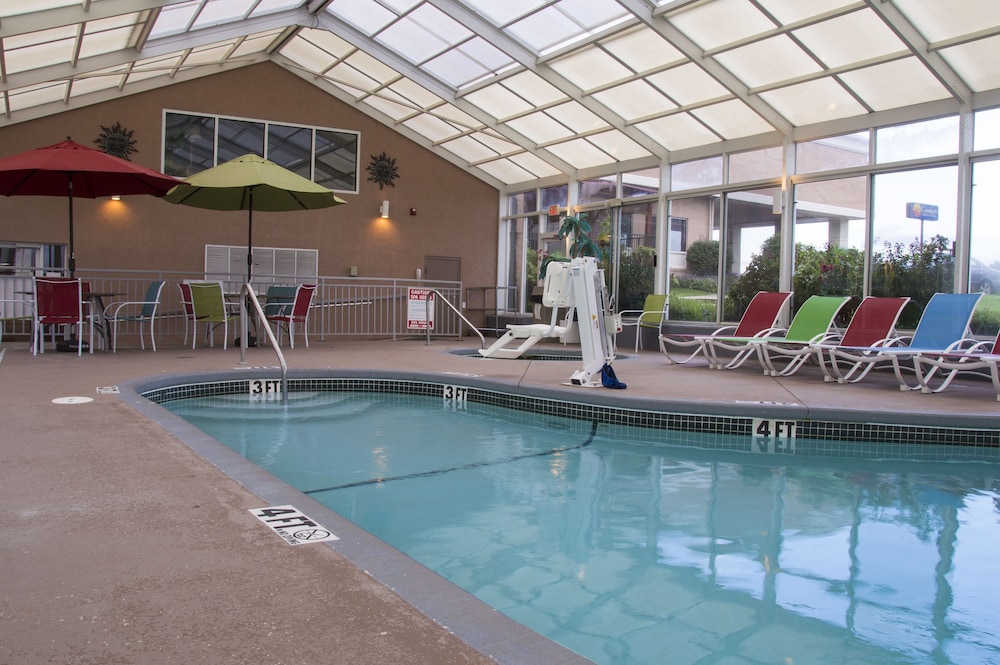 Lamplighter Inn Suites North 10/25