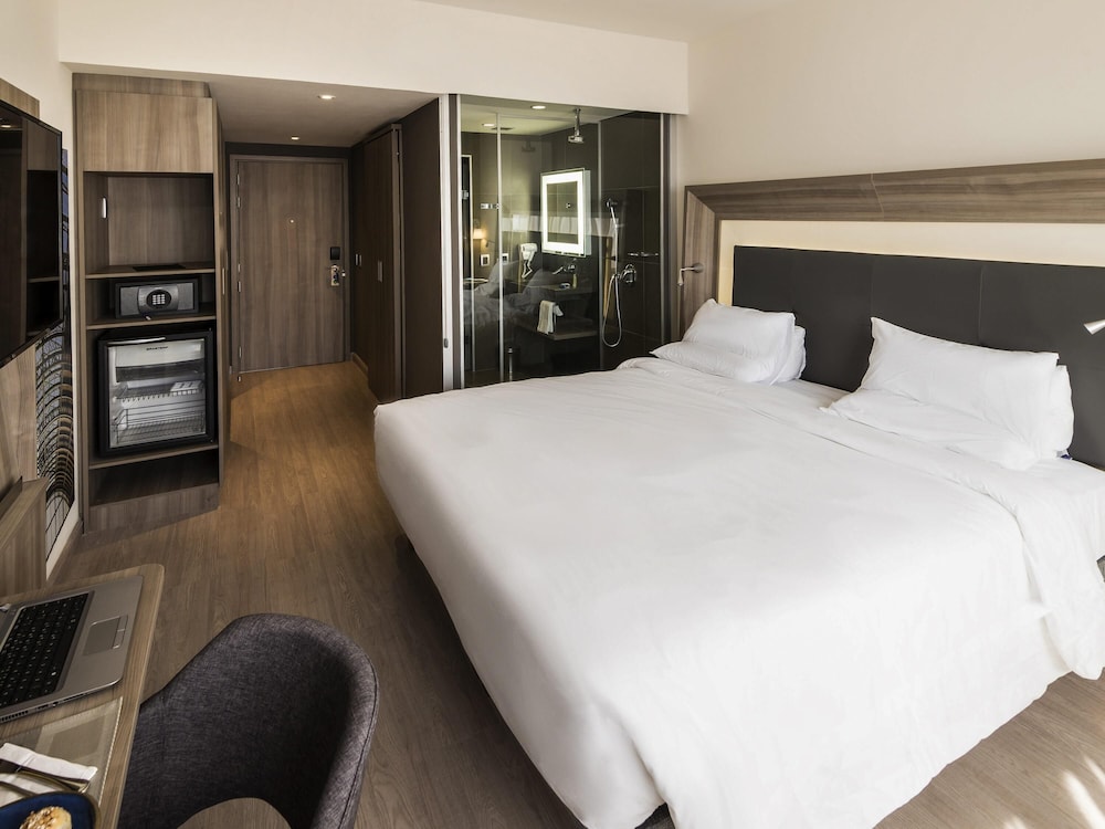DELUXE, DOUBLE BED