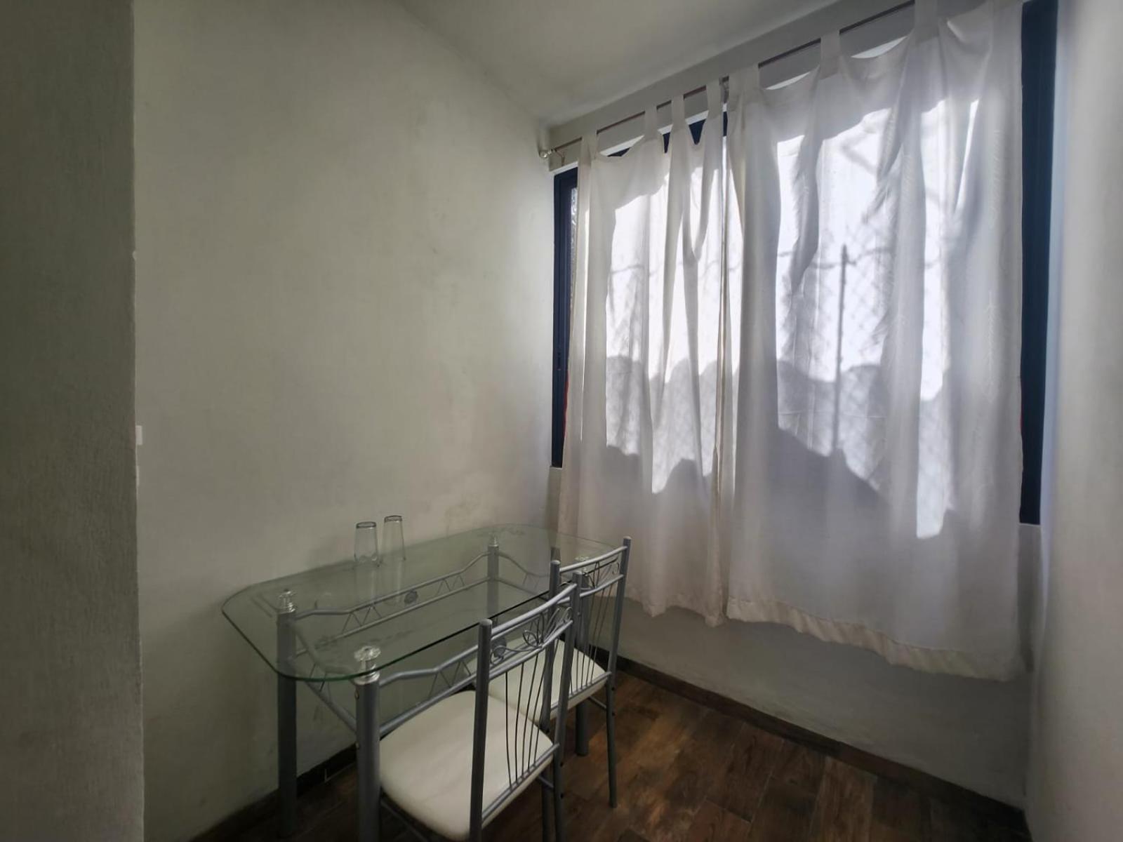 Hostal 230 38/38