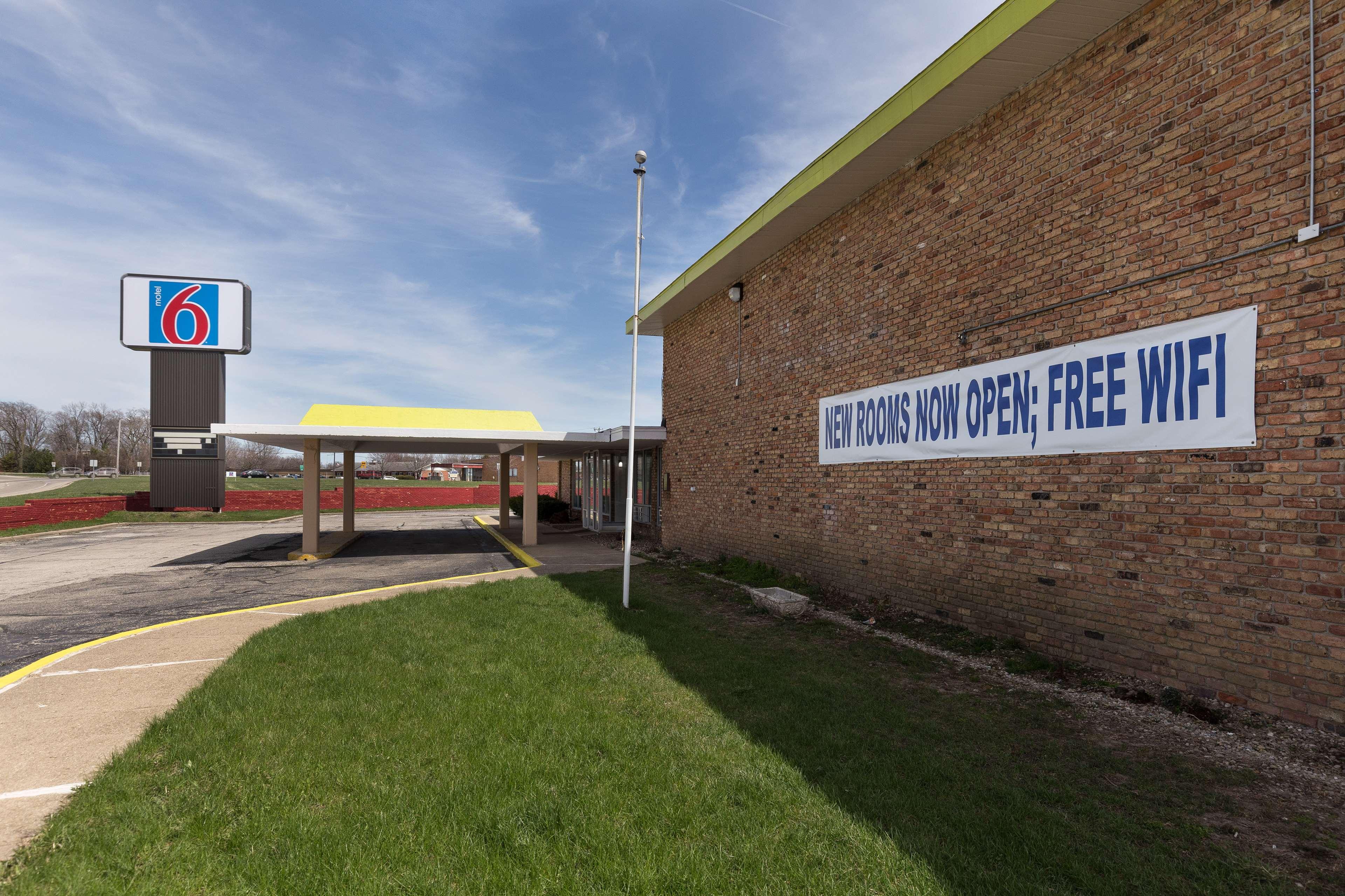 Americas Best Value Inn Lincoln, IL 25/28