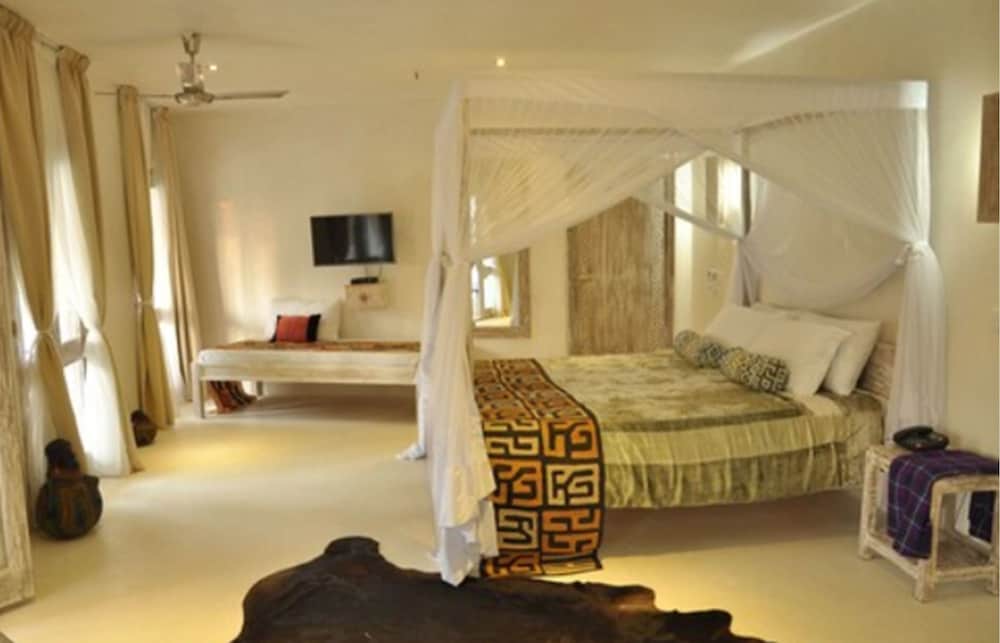 The Villa Luxury Suites Hotel 20/43