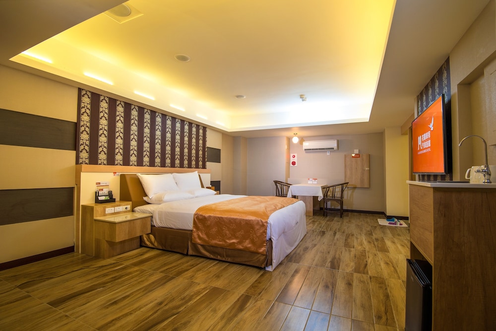 STANDARD, DOUBLE BED, JETTED TUB