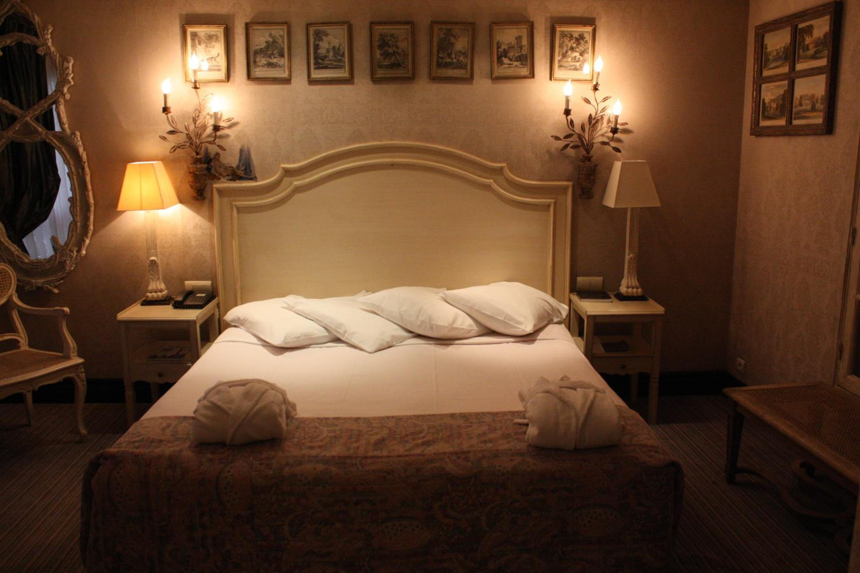Room, Triple, King Bed, Sofa