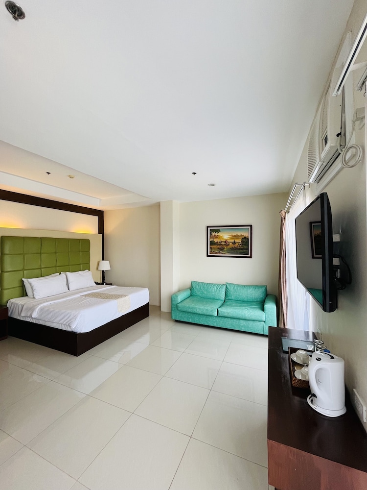 Sierra Hotel 17/46