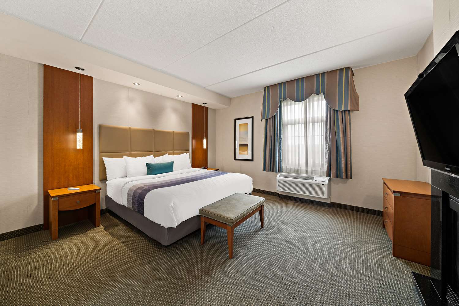 Suite, King Bed, Living Area, Private Floor