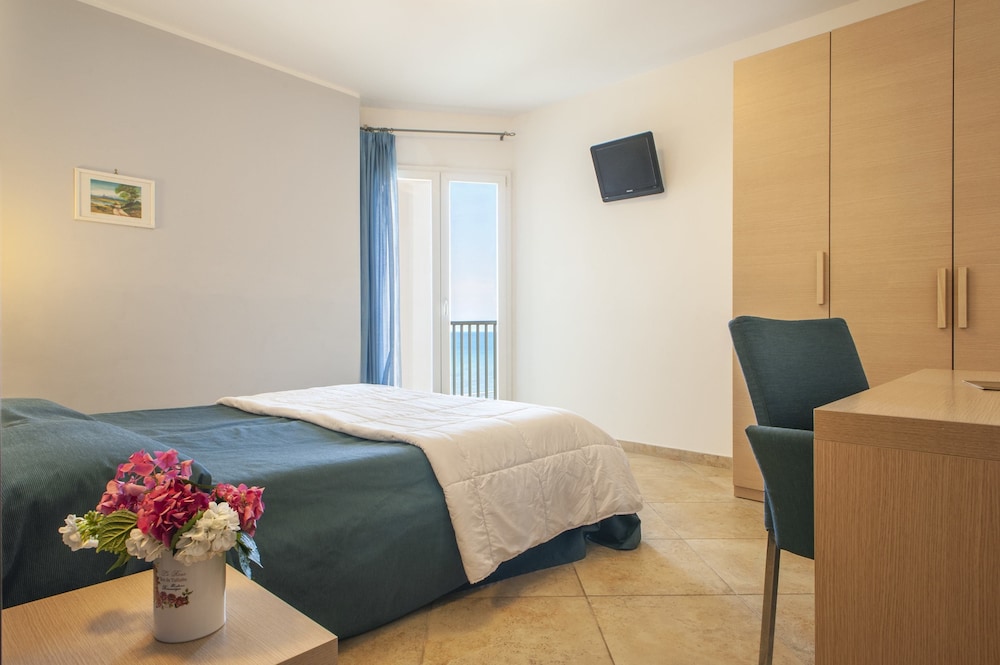 شقة بسريرين كوين بغرفتي نوم مع أريكة، Residence Villa Lo Scoglietto 3/6
