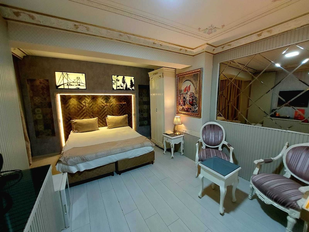 Economy, Basement, Queen Bed