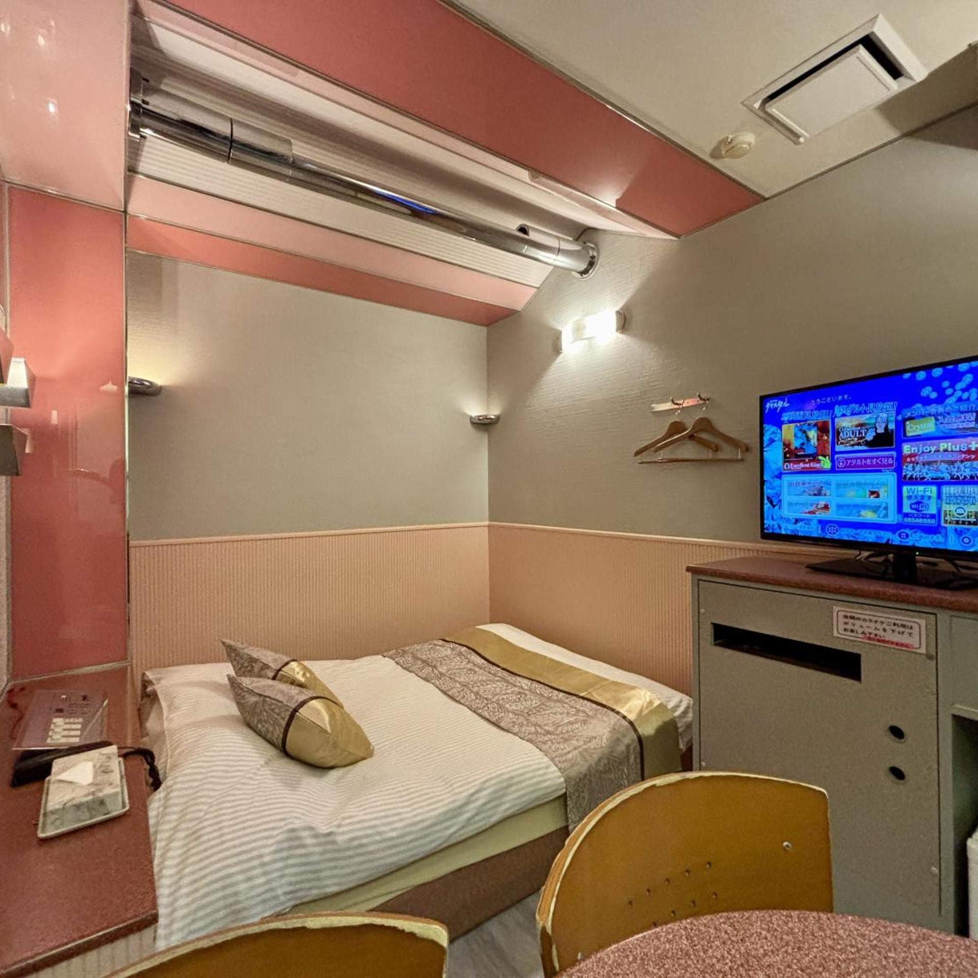 Hotel Crystal 16/26