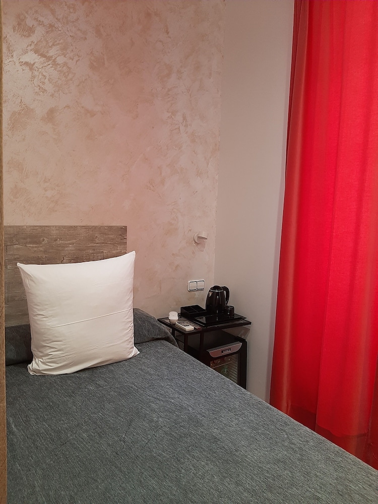 Hostal Las Fuentes 32/66