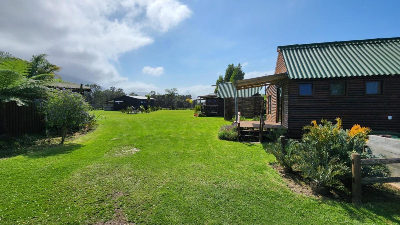 Amperda Log Cabins 14/17