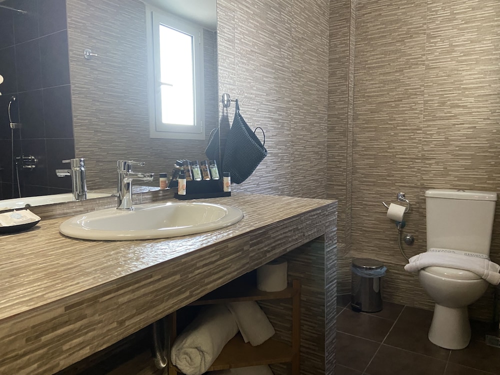 Connect Suites 46/48