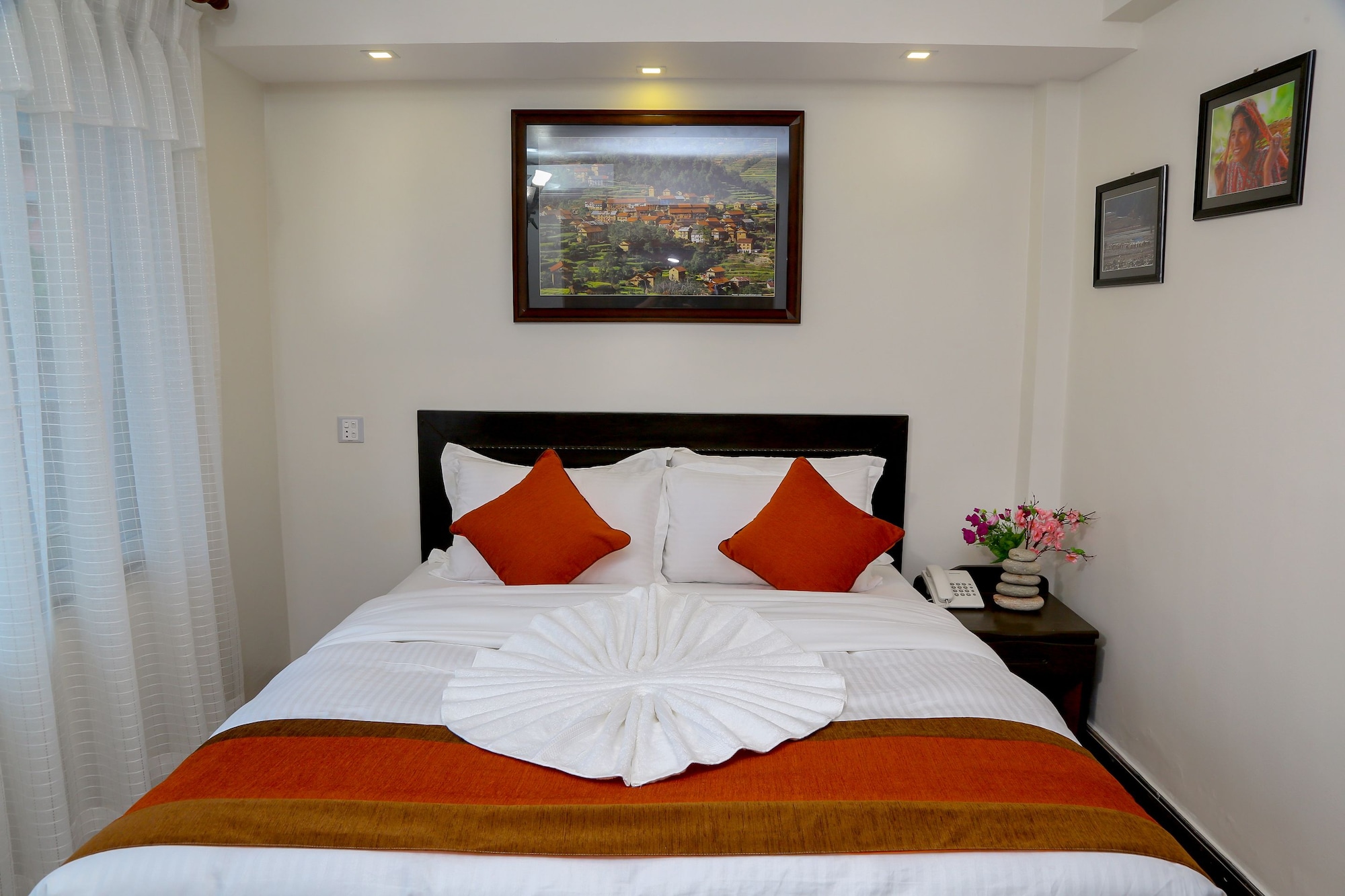 DELUXE, DOUBLE BED, HILL VIEW