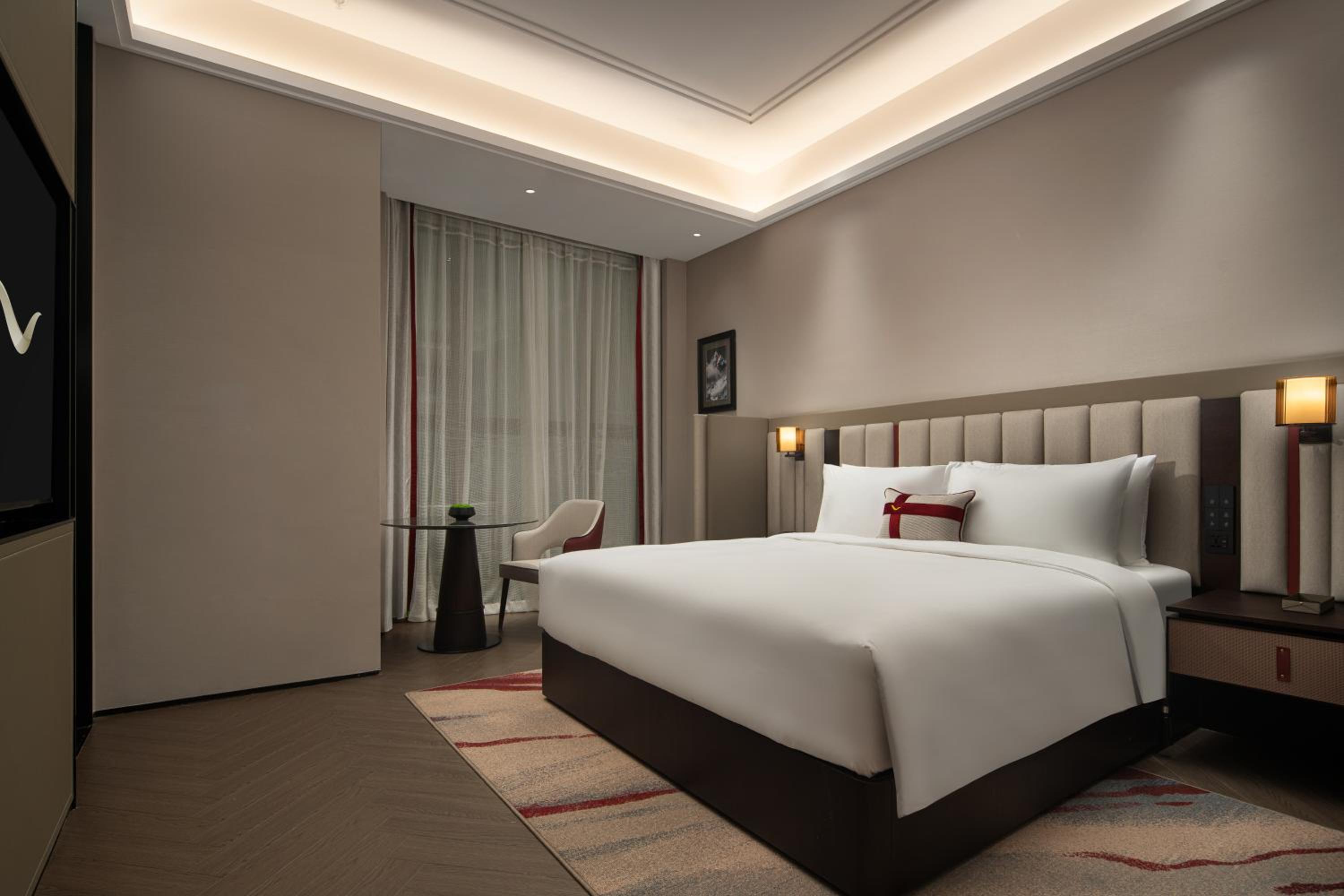 SUPERIOR KING ROOM