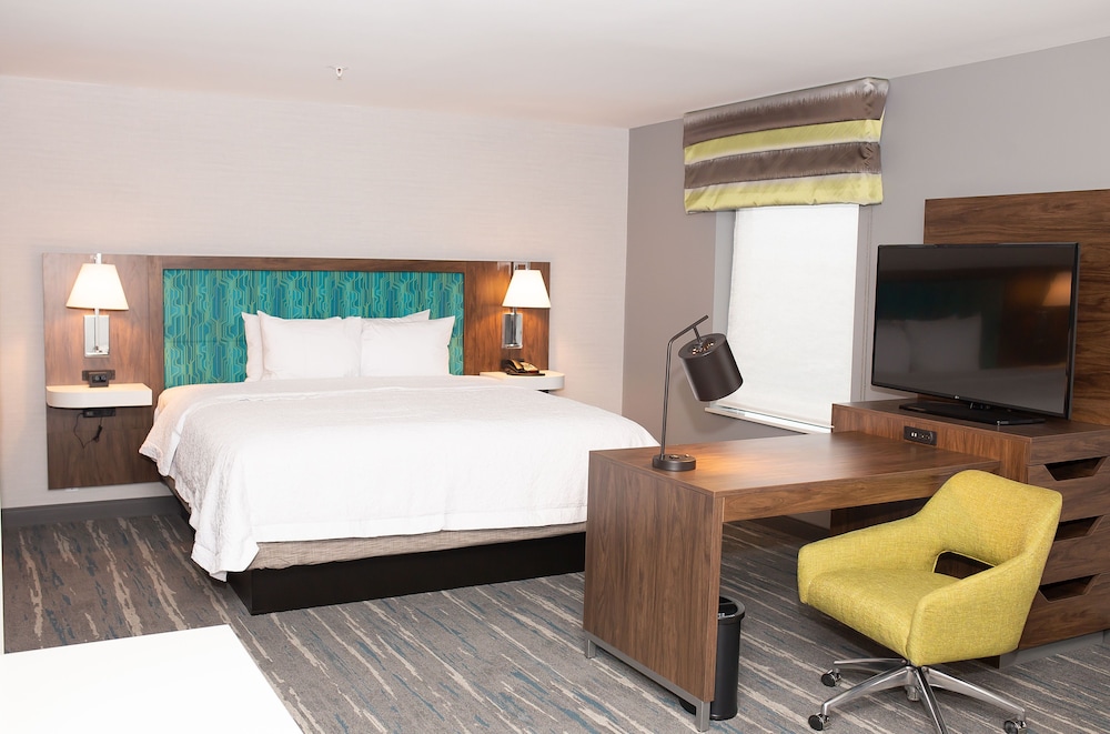 Hampton Inn and Suites Dundee 12/55