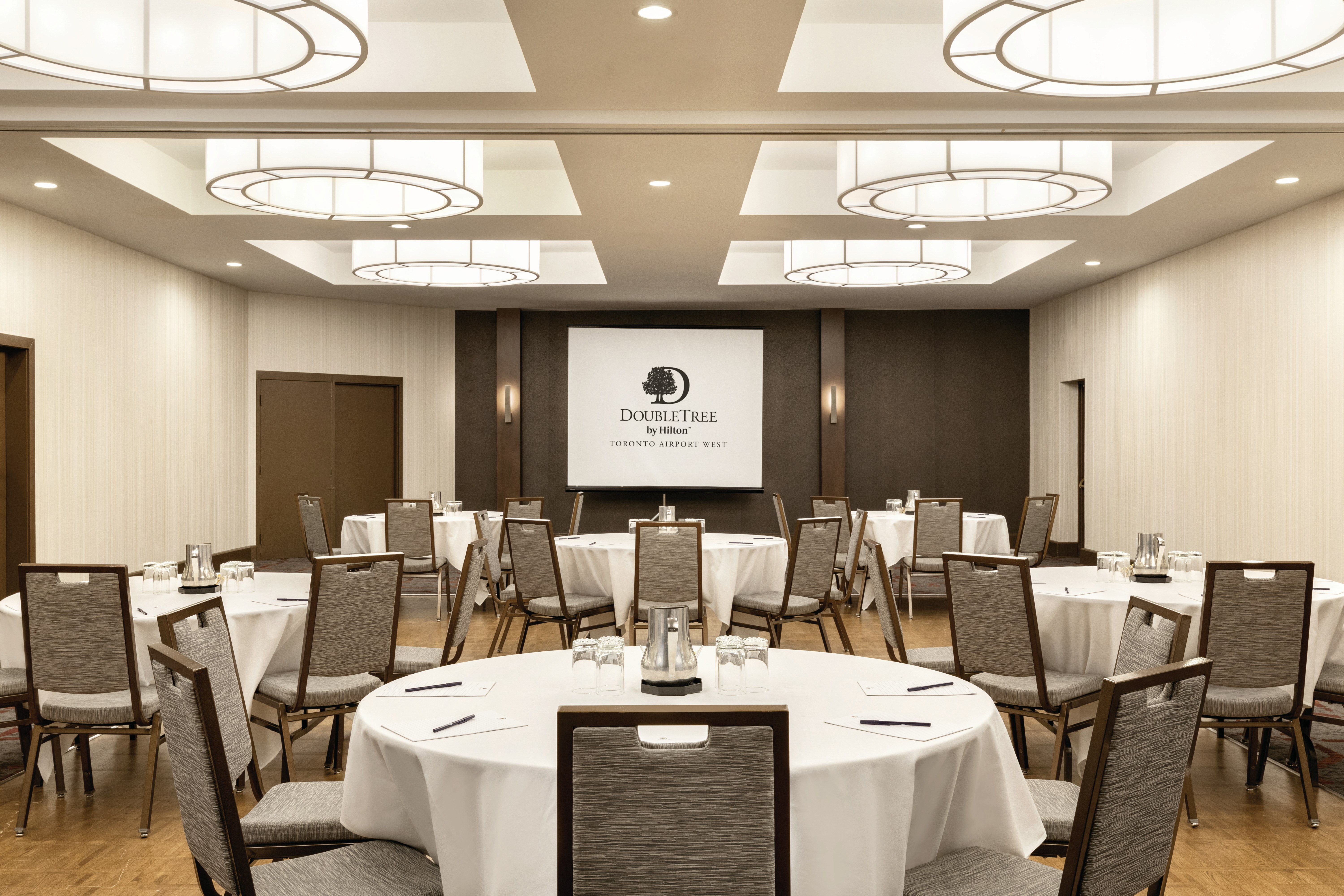 Doubletree By Hilton Toronto Airport West 16/24