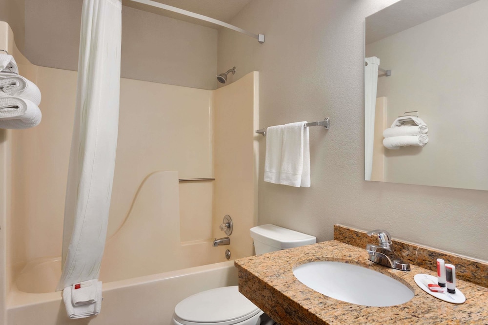Travelodge by Wyndham Jefferson City 7/19