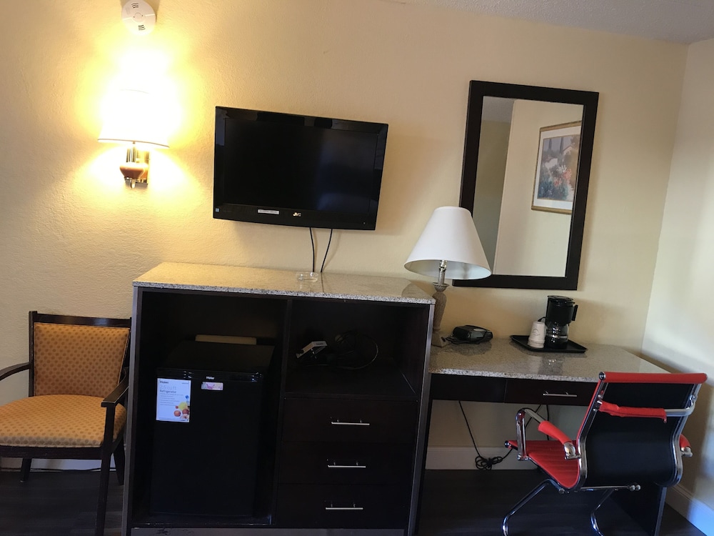 Atlantic Motor Inn Near Boardwalk 24/39